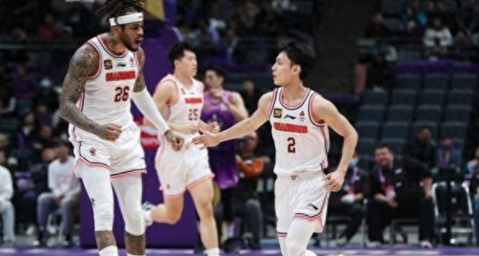 亚洲俱乐部赛事惊心动魄，国内球队逆袭追赶